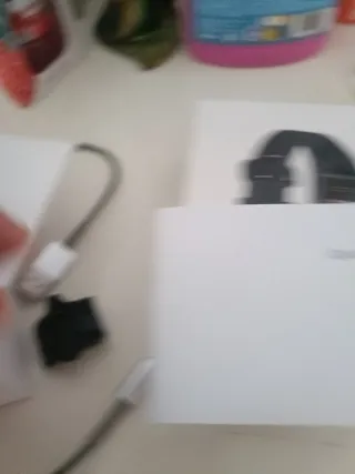 Tiene rotura de la pulsera de un lado, esta pegado