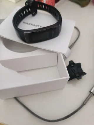 Tiene rotura de la pulsera de un lado, esta pegado