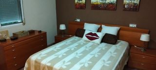 Cómoda, Cabecero y 2 Mesitas de noche, de Madera