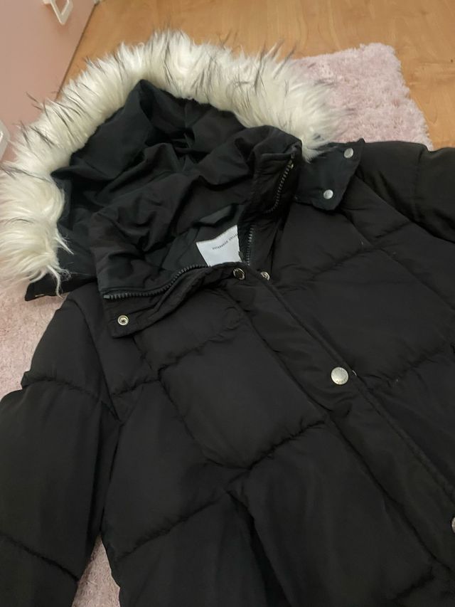 Abrigo Bershka negro 