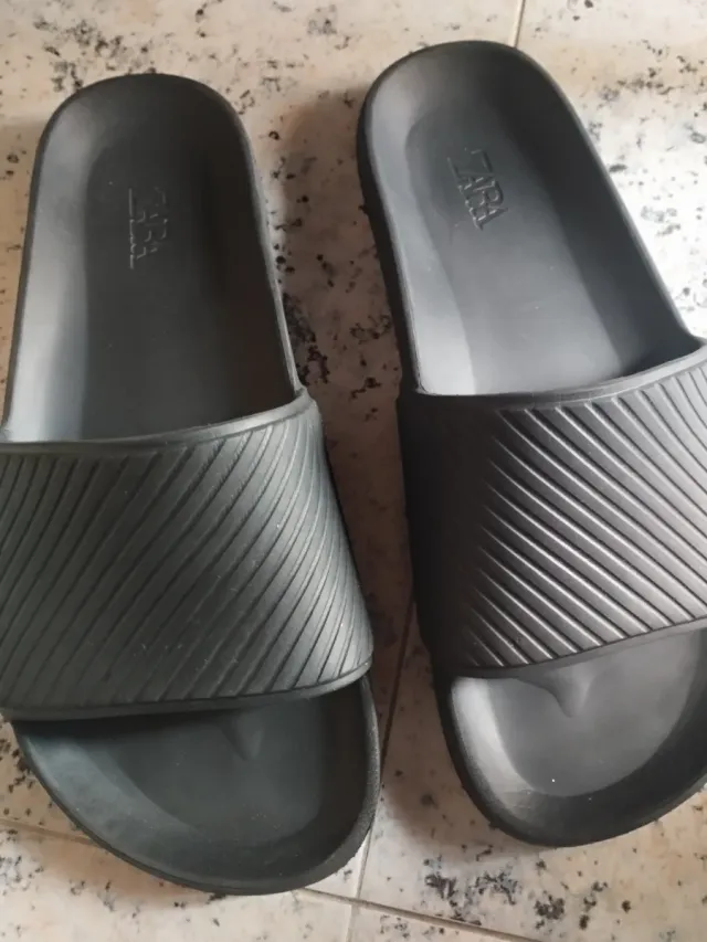 Chanclas hombre Zara negras