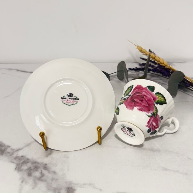 Taza y plato Royal Windsor porcelana inglesa.