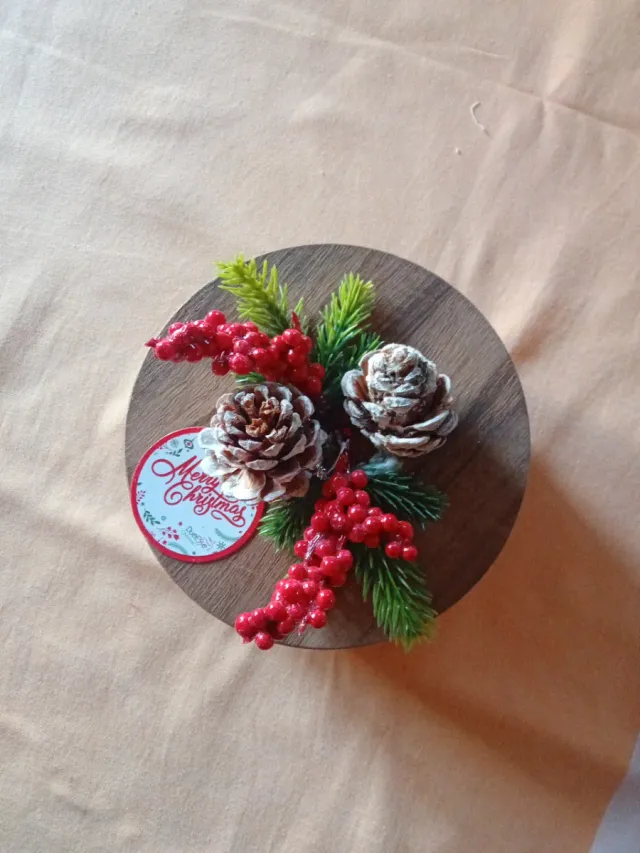 Candela grande in vetro con decorazioni natalizie