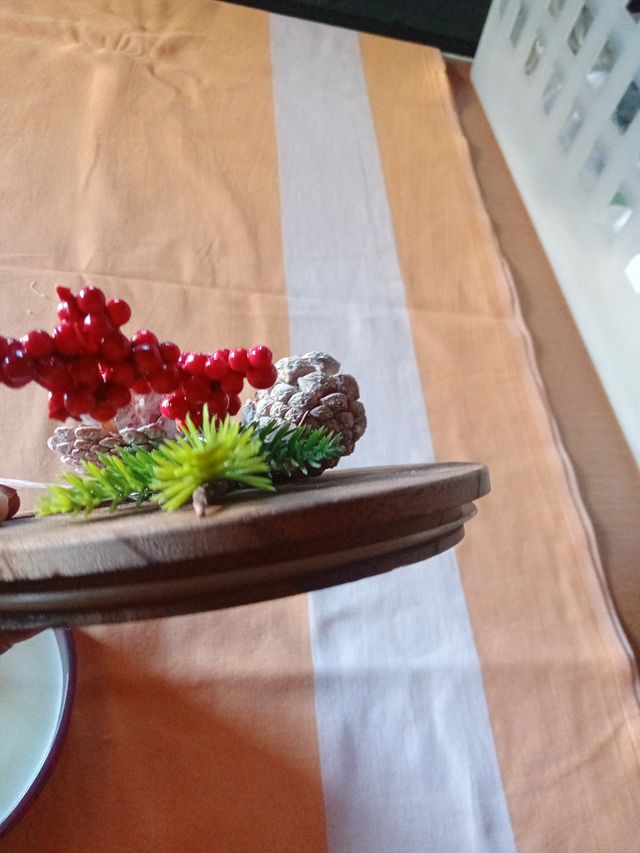 Candela grande in vetro con decorazioni natalizie