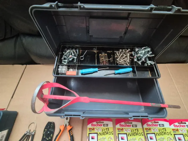 Caja herramientas Bosch y caja surtido