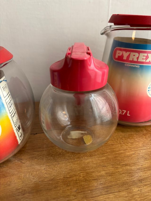Contenitori Pyrex Vetro e Plastica Rossi