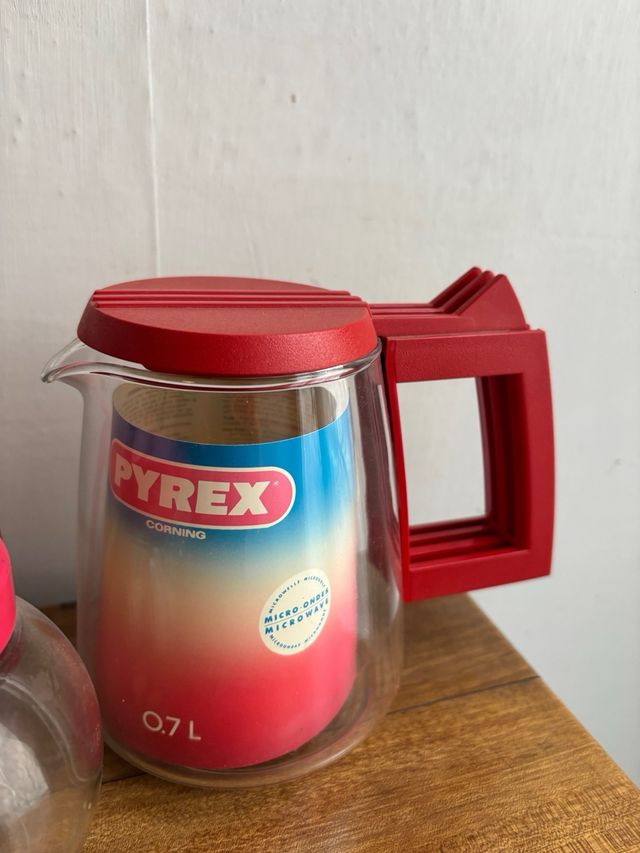 Contenitori Pyrex Vetro e Plastica Rossi
