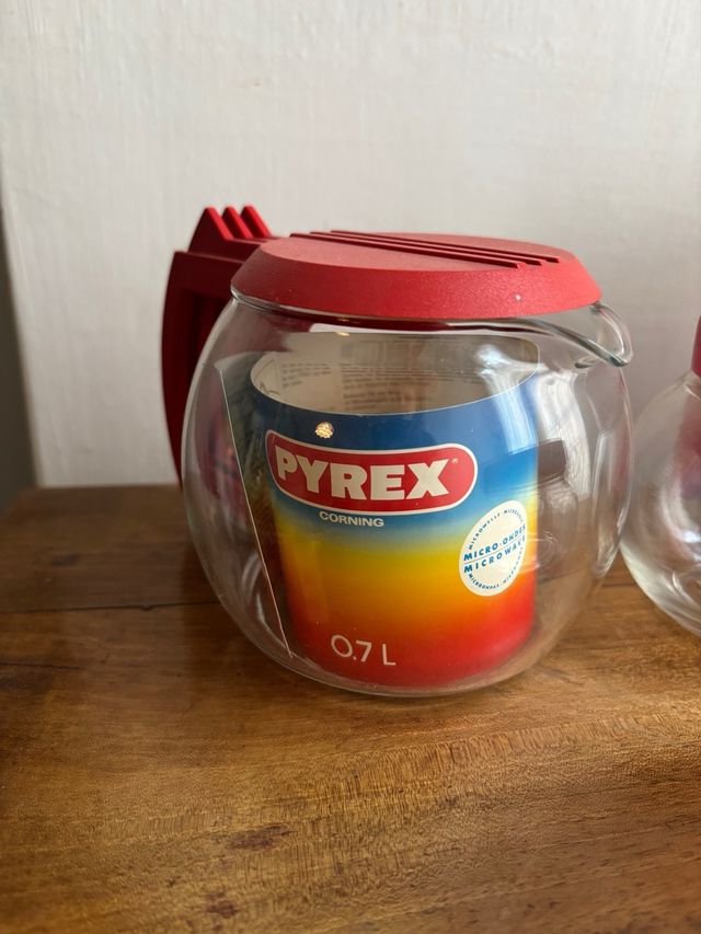 Contenitori Pyrex Vetro e Plastica Rossi