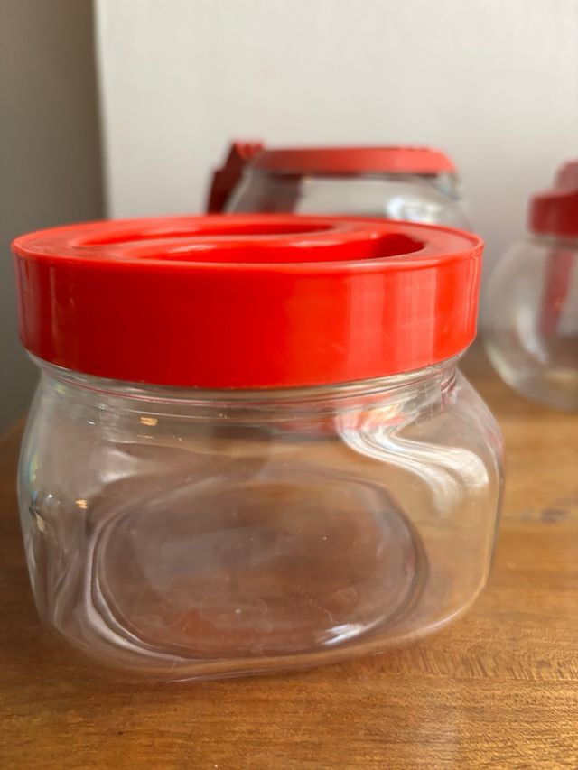 Contenitori Pyrex Vetro e Plastica Rossi