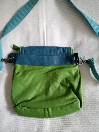 Bolso bandolera imitación piel verde y azul