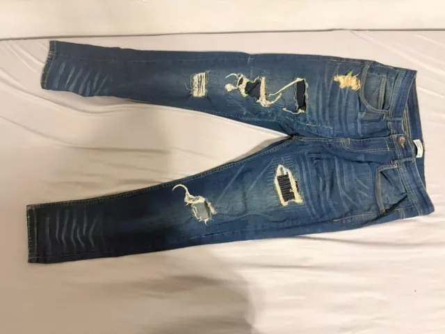 Pantalón vaquero desgastado