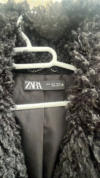 Abrigo borreguito ZARA negro largo