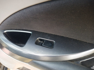 MANDO ELEVALUNAS DELANTERO DERECHO MITSUBISHI GRA