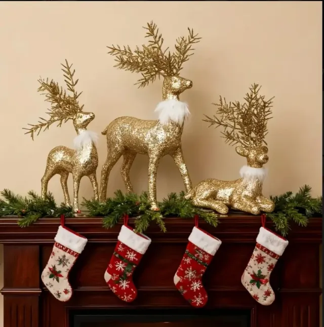 3 statue dorate di renne natalizie