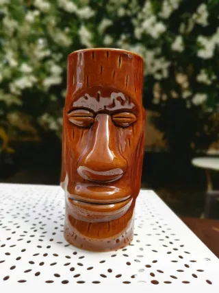 Tazza Tiki in ceramica marrone