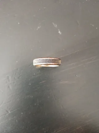 Anello uomo dorato con decorazione