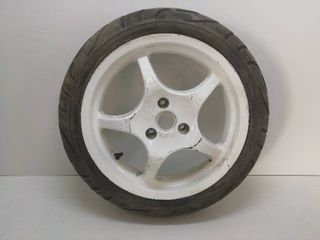 Rueda trasera Aerox blanca