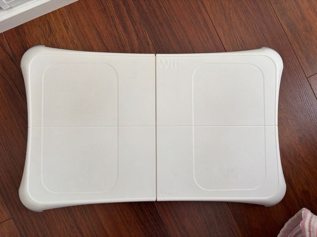 Consola Nintendo Wii + Wii Fit + Accesorios