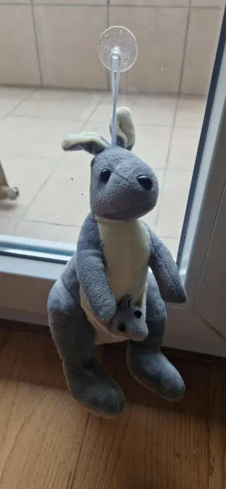 Peluche canguro con bebé