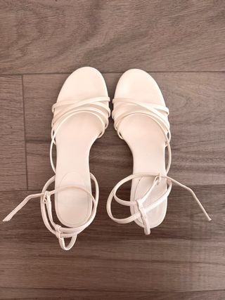 Sandalias blancas Stradivarius