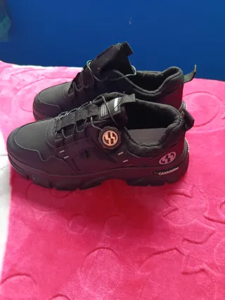 Deportivas Negras Cierre Rápido