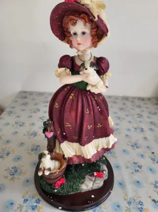 Muñeca antigua con perritos