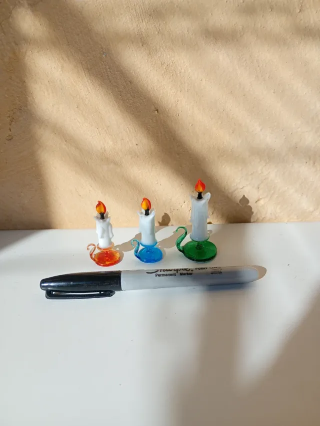 Piccole candele in vetro decorative
