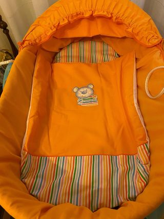 Moisés bebé con capota y estructura