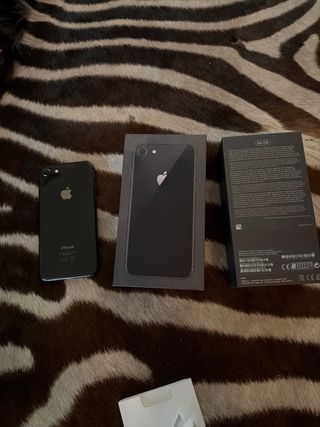 iPhone 8 64GB Grigio siderale
stato della batteria 79%