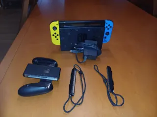 Nintendo Switch blu e giallo