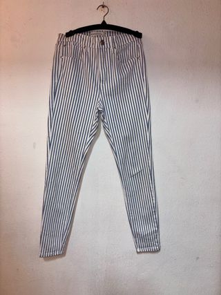 Pantalones pitillo Stradivarius rayas