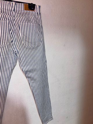 Pantalones pitillo Stradivarius rayas