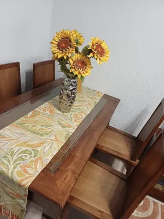 Mesa de caoba con 4 sillas
