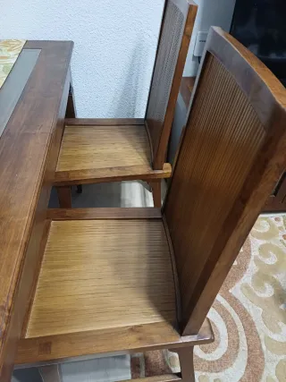Mesa de caoba con 4 sillas