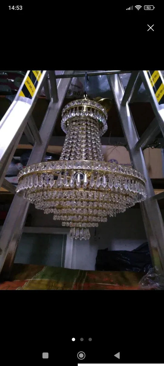 Lámpara de techo de cristal muy bien cuidada. 