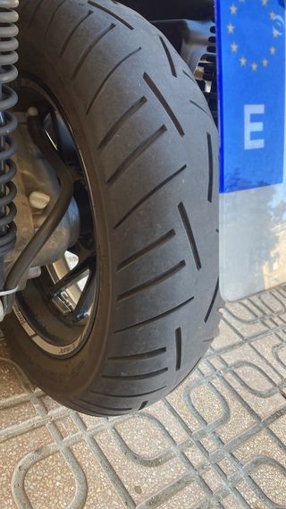 Yamaha XMAX 400cc  solo 11200 km