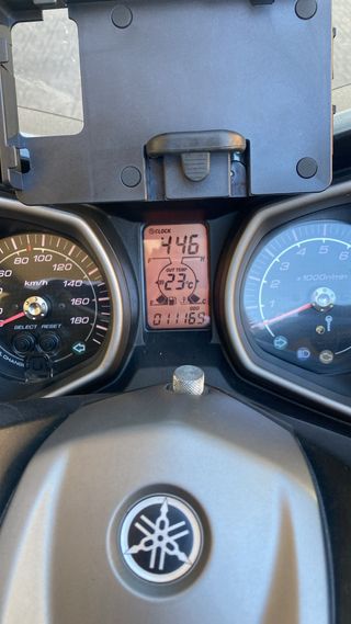 Yamaha XMAX 400cc  solo 11200 km