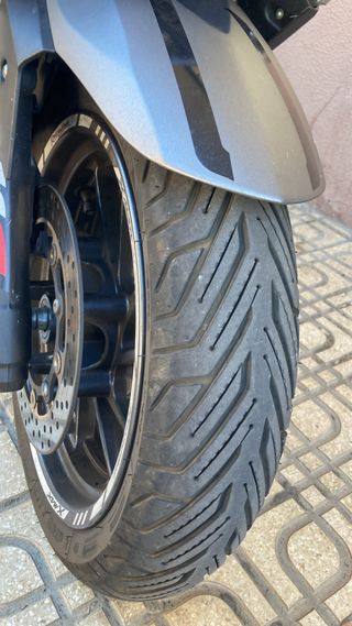 Yamaha XMAX 400cc  solo 11200 km