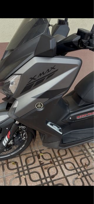 Yamaha XMAX 400cc  solo 11200 km