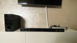 Subwoofer y Barra de Sonido LG Negra