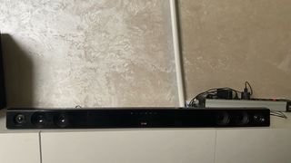 Subwoofer y Barra de Sonido LG Negra