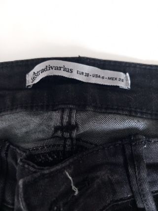 Pantalón Stradivarius negro