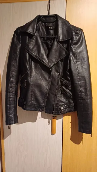 Chaqueta cuero polipiel negra