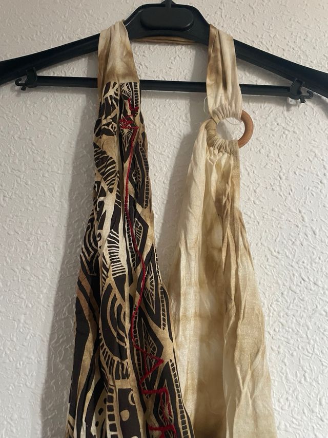 Top halter beige y marrón con estampado