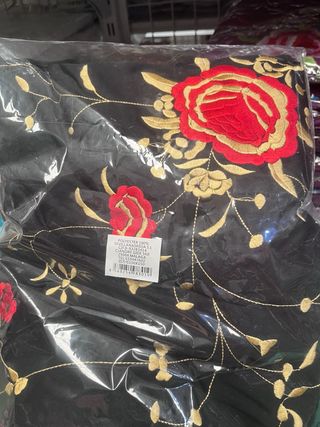 Mantón Flamenca Bordado Negro/Rojo 150x150
