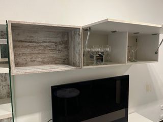 Mueble TV blanco y gris con cajón