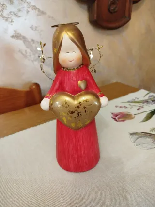 Angelo con cuore dorato