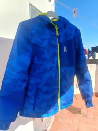 Chaquetas de invierno
Talla 10-11 an̈os
