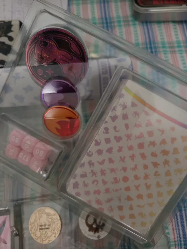 Figura Pokemon Espeon y Umbreon, pin fundas y más