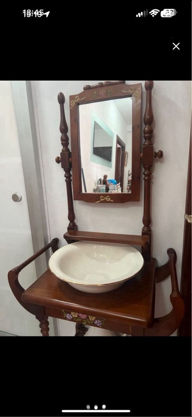 Lavabo vintage de madera y cerámica